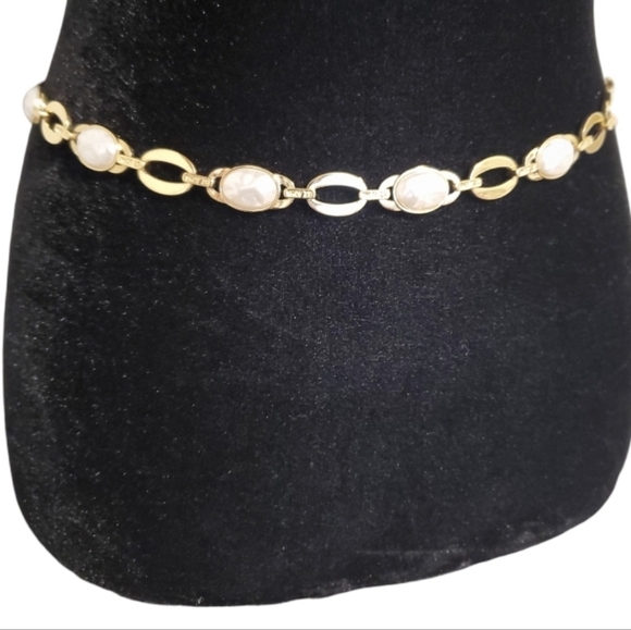 Saint John Gold and Pearl Belt - Picture 3 of 7